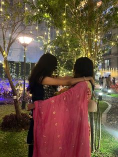 Duo Selfie Ideas, Garba Photography Poses, Garba Photography, Garba Poses, Diwali Photoshoot Ideas, Duo Selfie