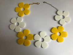 Big yellow/white Flowers contrast Necklace for that ultimate Spring statement piece! Gold/Silver plated - acrylic The Necklace is versatile measuring 14 inches with an extra 2 inches adjustable chain extender so can be worn as a choker necklace or longer. Will be sent Lovingly Jewelllry wrapped! xღஐƸ̵̡Ӝ̵̨̄ƷஐღBest wishesღஐƸ̵̡Ӝ̵̨̄Ʒஐღx Yellow White Flowers, Floral Statement Necklace, Personalized Pendant, Chain Extenders, Choker Necklaces, Yellow White, White Flowers, Favorite Jewelry, Necklace Etsy