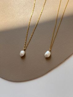 ✿Sold individually  ✿ Material: 11-13mm High-Quality Baroque Freshwater Pearls ✿ Finish: 14K US Gold-Filled Chain ✿ Chain: Approx. 16 inches in length with 2 inches adjustable chain ✿ Tarnish resistant, hypoallergenic, safe for sensitive skin ✿ P L E A S E   N O T E: All of our freshwater pearls are all-natural and unique, therefore each shape is slightly different and won't exactly be like in the picture.  Meanwhile, there may be measurement differences caused by our handmade process. We will try our best to consistent as possible to give you the best quality. ✿ G I F T  If you want to package in a ready-to-gift kraft jewelry box (FREE) and add a gift note, just "mark as gift" and leave a gift note in the message box at checkout. ✿ S H I P P I N G All pieces listed in my shop will be ship Baroque Pearl Clavicle Chain Jewelry Gift, Baroque Pearl Clavicle Chain Necklace Gift, Minimalist Necklaces With Pearl Charm, Pearl White Baroque Pearl Jewelry With Clavicle Chain, Minimalist Round Baroque Pearl Jewelry, Elegant Pearl Charm Necklaces For Jewelry Making, Minimalist Yellow Gold Baroque Pearl Necklaces, Minimalist Yellow Gold Baroque Pearl Necklace, Minimalist Baroque Pearl Jewelry For Formal Occasions