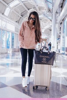 Preppy Airport, Comfortable Airport Outfit, Airport Outfit Winter, Cute Airport Outfit, Cute Travel Outfits, Air Port Outfit, Emily Gemma