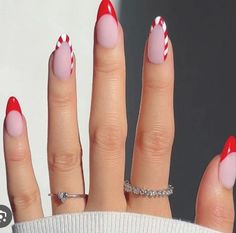 Cute candy cane french tips for the Christmas season! christmas nails, aesthetic nails, holiday nails, aesthetic nails, red nails, french nails, simple nails, Nagellack Trends, Nail Candy, Fake Nails With Glue, Beach Nails, Xmas Nails, Nailed It