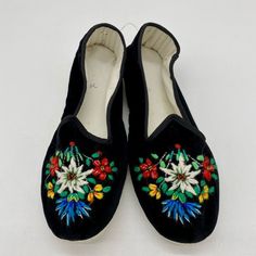 Vintage, Beautifully Embroidered Black Velvet Slip On Flats/Mules. No Size Indicated. Approximate Measurements Taken On Bottom Of Shoe Sole: 10” From To Your Heel X 3.25” On Ball Of Foot, (See Photos For Measurements). Please Check Measurements - Compare To Sole Of Like Shoe To Ensure Fit!!! * Floral Embroidered Flats * Condition: Old Stock, New With Tag * Fabric Feels Like Velvet * Sole: Rubber * Floral Embroidered Design * Insole: 10” * Width: 3.25” At Widest Patent Leather Oxfords, Pointy Flats, Moccasins Women, Embroidered Flats, Velvet Flats, Velvet Loafers, Shoe Sole, Slip On Flats, Leather Oxford Shoes