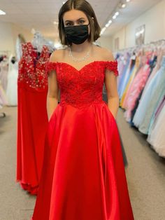 Silueta: una línea
Cintura: Natural
Longitud de la manga: sin mangas
Tejido: Encaje, Satén
Color mostrado: rojo
Sujetador integrado: sí Red Evening Dress For Homecoming, Sleeveless Dresses For Prom Season And Red Carpet, Red Carpet Sleeveless Dresses For Prom Season, Red Sweep Train Dress For Homecoming, Formal Dresses Red, Red Evening Dresses, Red Lace Prom Dress, Cheap Formal Dresses, High Low Prom Dresses