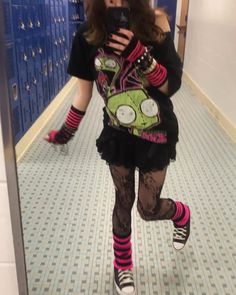 fashon | scene | scene outfit ideas | emo Clean Scene Outfit, Ptv Outfit Concert, Grunge Scene Outfits, Emo Fits Girl, Scene Goth Outfits, Ptv Concert Outfit Ideas, Ramona Flowers Inspired Outfit, Easy Scene Outfits, Scene Astethic