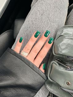 Green Nails Aesthetic, Moodboard Wallpaper, Color Manicure, Maquillage On Fleek, Aesthetic Nails, Nails Aesthetic, Minimal Nails, Family Eating, Nails 2021