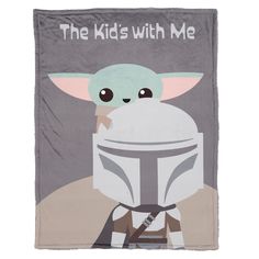 a baby yoda blanket that says, the kid's with me