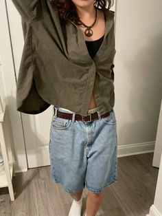 jorts outfit inspo Jorts Outfit, Masc Outfits, Outfit Denim, Rock A, Celebrity Outfits, Summer Look, Dream Clothes