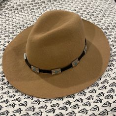 Steve Madden Western Style Hat. Nwot, Only Tried On. 100% Wool. Casual Beige Felt Hat For Rodeo, Brown Flat Brim Felt Hat For Vacation, Brown Felt Hat For Vacation, Casual Brown Felt Hat For Vacation, Wide Brimmed, Western Style, Tan Brown, Hat Fashion, Western Fashion