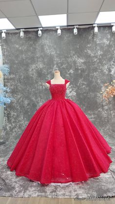 Hijabi Gowns, Simple Dress For Girl, Quincenera Dresses, Pretty Maxi Dress, Quinceñera Dresses, Attractive Dresses, Simple Dress, Fairytale Dress, Grad Dresses