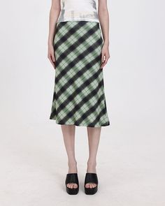 Model (WearingS):• Height: 175cm | Bust: 78cm | Waist: 57cm | Hips: 86cmDetails: Matching color plaid long skirtSkirt Length: LongMaterials:95% Polyester + 5% Spandex Plaid Long Skirt, Aesthetic Plaid, Y2k Grunge Aesthetic, Plaid Maxi Skirt, Long Plaid Skirt, Vintage 90s Style, Hip Hop Fashion 90s, Cute Looks, Skirt Heels