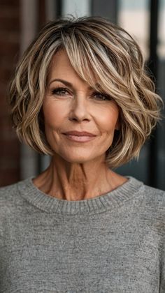 👑💫 Orchestrate the Game-Changing Cortes Bob Hairstyles for Women Over 50 | Transformative Haïr Cut With Side Bangs, Short Hairstyles For Women Over 50, Short Medium Length Haircut, Grey Hair With Brown Lowlights, Blonde Hair Pictures, Layered Wavy Bob, 60 Year Old Hairstyles, Cortes Bob, Short Hairstyle Women