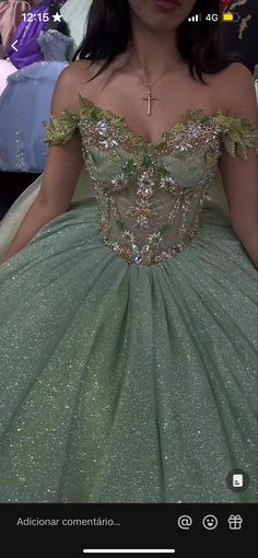 Green Quince Dress, Princess Sweet 16, Frog Dress, Tiana Dress, Green Quinceanera Dresses, Green Ball Gown, Sweet Sixteen Dresses, Princesa Tiana