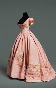 1800s Dresses, 1860s Dresses, Victorian Era Dresses, 1800s Fashion, Special Event Dresses, Pink Evening Dress, Period Dress, 19th Century Fashion, Old Dresses