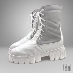 This boot design it's inspired in the Kpop singer Jimin. This is an original Hesed design and 100% handmade in El Salvador with vegan faux leather only. We can make this style up to size 10US for Men and 11 US for women, we could make larger sizes with other soles in black. If you would like to customize this design in any way pleas feel free to write me. White High-top Platform Boots For Streetwear, White High-top Boots With Thick Bottom, Trendy Streetwear Martin Boots With Chunky Platform, Trendy Martin Boots With Chunky Platform For Streetwear, Trendy Chunky Platform Martin Boots For Streetwear, Trendy Streetwear Platform Boots With Thick Bottom, White Casual Platform Boots For Streetwear, Casual White Platform Boots For Streetwear, Edgy White Platform Boots