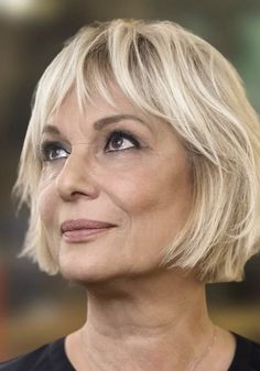 French Bob With Bangs, Micro Bob, French Haircut, Choppy Bob Hairstyles For Fine Hair, Curly Pixie Haircuts, Short Bobs, Short Silver Hair, Haircut Blonde, French Bob