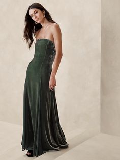 Selene Velvet Maxi Dress | Banana Republic Velvet Dress Green, Fall Wedding Guest Dress, Velvet Maxi, Velvet Maxi Dress, Guest Attire, Wedding Attire Guest, Banana Republic Dress, Fancy Dresses, Velvet Dress