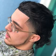 Fade Haircut Curly Hair, Low Taper Fade Haircut, Fade Haircut Styles, Drop Fade Haircut, Low Fade Haircut, Beard Haircut, Men Haircut Curly Hair