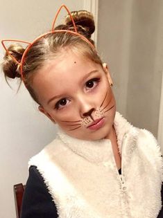 Cat Face Makeup, Carnaval Make-up, Halloween Makeup For Kids, Maquillage Halloween Simple, Kitty Face Paint, Cat Halloween Makeup, Obličejové Masky, Cat Makeup Halloween, Diy Costumes Kids