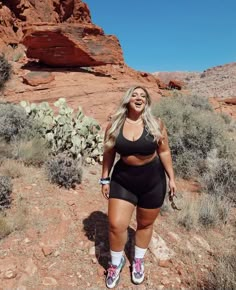 Plus Size Hacks, Curvy Workout Outfit, Plus Size Hiking, Cute Hiking Outfit, Outfit Curvy, Waist Trainers, Summer Hiking Outfit, Cute Workout Outfits