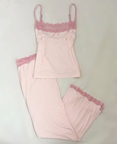 #trendy #cool #pretty #aesthetic #picture #pintrest #pintrestgirl Pink Early 2000s Outfits, 2000s Pyjamas, Girlblogger Outfit, 2000s Pjs, 2000s Pajamas, Coquette Pjs, Princess Pjs, Coquette Pajamas, Girly Pajamas