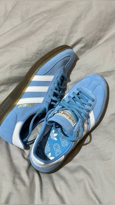 #spezial #adidas Wishlist Shoes, Spezial Adidas, Shoe Inspo, Stylish Clothes, Onitsuka Tiger, Dream Shoes, Adidas Shoes, New Shoes