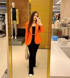 Colorful Outfits, Fashion Sewing Tutorials, Outfit Mujer, Boutique Dress Designs, Pop Of Color, Blazer Outfits, Colourful Outfits, Office Outfits