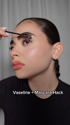 Dried Mascara Hacks, How To Apply Mascara Perfectly, Mascara Aesthetic, Apply Mascara Perfectly, Vaseline Eyelashes, Dry Mascara, Breast Sizes Chart, No Regrets Tattoo, Mascara Hacks