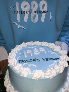 a blue and white frosted cake with the words taylor's vision on it