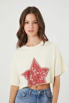 Star Graphic Cropped Tee Casual Short Sleeve T-shirt With Star Logo, Summer Cotton T-shirt With Star Patch, Trendy Summer T-shirt With Star Patch, Crew Neck Tops With Star Logo For Summer, Relaxed Fit T-shirt With Star Print For Spring, Spring Relaxed Fit T-shirt With Star Print, Casual T-shirt With Star Print For Spring, Summer Crew Neck T-shirt With Star Print, Cotton T-shirt With Star Print For Summer