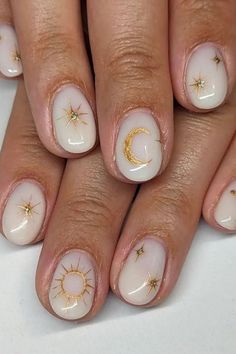 Sun Design Nails, Sun Nails Design, Sun Nails, August Nails, Gold Nail Designs, Moon Nails, Gold Nail, Minimal Nails, White Nail Designs