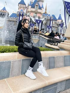 Disney Outfits Buchifresa, Winter Universal Studios Outfit, Universal Studios Outfit January, Disney Baddie Outfits, Minimal Disney Outfit, Winter Disney World Outfits Women, Downtown Disney Outfit, Disney Paris Outfits Winter, Disney Outfits Cold Weather