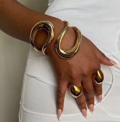 Gold Jewelry On Black Women, Black Women Accessories, Gold Accessories Aesthetic, Gold Jewelry Black Women, Mugshot Aesthetic, Gold Aesthetic Jewelry, Jewelry Aesthetic Gold, Xoxo Jewelry, Gold Jewelry Aesthetic