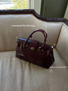 Designer Handbags Aesthetic, Purse Outfit, Unique Handbag, Handbag Storage, Handbag Essentials, Girly Bags, What In My Bag, Fancy Bags, Pretty Bags