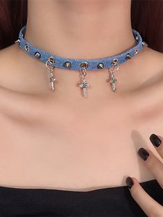 This choker features stud embellishments and three cross pendants, exuding a high-end feel. It combines sweetness with a cool edge when worn.Elevate your style with this exquisite choker, adorned with sleek stud embellishments and accented by three elegant cross pendants. This accessory seamlessly blends a high-end aesthetic with a sweet yet edgy vibe, making it a versatile addition to any outfit. Perfect for adding a touch of sophistication and attitude, this choker is a must-have for fashion-f 90's Punk, Steampunk Fashion Female, Rose Flower Pattern, Rose Choker, Steampunk Heart, Steampunk Fashion Male, Black Punks, Leather Rivets, Steampunk Accessories