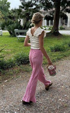 Pants And Top, Quoi Porter, Trends For 2024, Stockholm Fashion, Summer Pants, Looks Vintage, Spring Summer Outfits, Pants Outfit