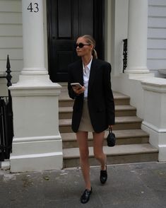 Work Skirt Outfit, Rose Outfit, Street Style 2023, Black Blazer Outfit, Loafers Outfit, Formal Wear Women, Elegant Outfit Classy