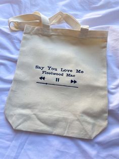 Toat Bags Design Diy, Totes Painting Ideas, Custom Tote Bags Painting, Tote Bag Designs Aesthetic, Cute Tote Bags Design, Painting Ideas Tote Bag, Design Totebag Aesthetic, Tote Bag Inspo Aesthetic, Tote Bag Embroidery Ideas Aesthetic