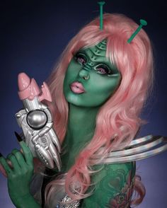 31 Days Halloween Makeup, Halloween Costumes Body Painting, Unique Alien Costume, Teal Alien Makeup, Womens Alien Makeup, Unique Halloween Makeup Looks, Alien Costume Women Makeup, Halloween Sfx Makeup Ideas