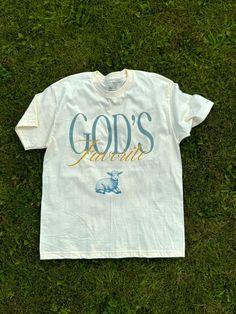 God's Favorite Graphic Tee Color: Cream Sizes: Small, Medium, Large, XLarge, 2XLarge (see size guide for measurements; in listing photos) Material: 50/50 cotton/polyester Fit: Unisex/Classic Fit *cannot be personalized or changed* PROCESSING/TURNAROUND TIME: -Processing/Turn around times may vary. Please check the estimated ship/delivery times. -Processing/Turn around time DOES NOT include shipping time. Church Merch, White Band Merch T-shirt With Vintage Print, Band Merch Concert T-shirt Washed, White Soft-washed Band Merch T-shirt, Gray Graphic Print Band Merch T-shirt, Vintage Christian Graphic Tees, Christian Graphic Tees, Faith Clothing, Christian Tees