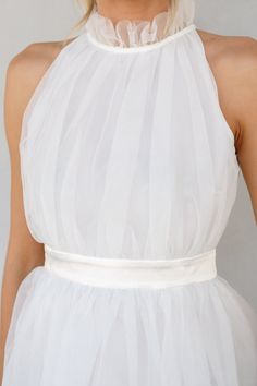 White Floor-length Midi Dress For Spring, White Summer Party Maxi Dress, White Maxi Dress For Summer Party, Feminine White Maxi Dress For Party, White Feminine Maxi Dress For Evening, Feminine White Evening Maxi Dress, White Feminine Evening Maxi Dress, Chic White Maxi Dress For Wedding, Chic White Midi Dress For Wedding Guest