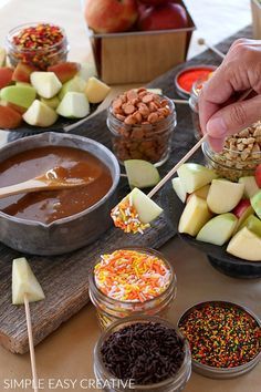 Serve up some FUN with this Easy Mini Caramel Apple Fondue using thissimple Caramel Apple Dip Recipe that has only 5 ingredients and is ready in 10 minutes! Caramel Sauce For Apples, Fun Fall Treats, Apple Topping, Halloween Charcuterie, Apple Bars, S'mores, Think Food, Homemade Caramel, Snacks Für Party