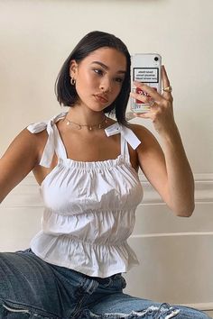 Shirred Top, Hadid Style, Casual Tops For Women, Fashion 2020, Outfits Aesthetic, Comfortable Fashion, Clothing Patterns, Everyday Outfits