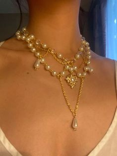 Beaded Drop Necklace, Vintage Gold Pearl Necklace, Princess Jewelry Aesthetic, Pearl Jewelry Ideas, Gold And Pearl Necklace, Heart Pearl Necklace, Wedding Jewelry Necklace