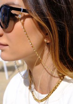 ELISA White - simple yet stylish and very classy sunglasses chain that can also be used as a face mask chain. Detach silicone stoppers and turn it into a NECKLACE! Matches basically every styling and season. Keeps your sunglasses in place so they don't go missing. To use our beaded sunglasses chain as a NECKLACE just detach the rubbers of the chain and hook lobsters clasps together. To use our beaded sunglasses chain as a chain for your face mask, just detach the rubbers of the chain and hook lo Trendy Adjustable Party Glasses Chains, Trendy Party Glasses Chains With Adjustable Chain, Trendy Metal Glasses Chains With Gold Chain, Metal Glasses Chains For Summer Parties, Trendy Gold Chain Glasses Chain For Parties, Trendy Party Glasses Chains With Gold Chain, Party Glasses Chains With Gold Chain, Summer Party Metal Glasses Chains, Trendy Metal Glasses Chain With Delicate Detail