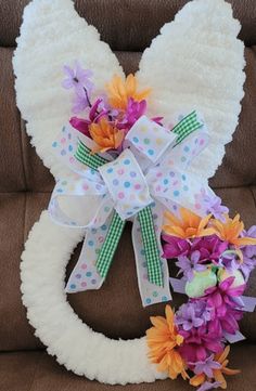 Easter Bunny Wreath Diy, Easter Wreath Diy Dollar Stores, Bunny Wreaths, Dollar Tree Easter Crafts, Mesh Wreath Diy