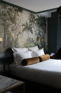 Hotel interiors - Ananbô Palm In Bedroom, Chic Hotel Room, Hotel Bedroom At Home, Wallpaper Ideas For Bedroom, Palm Interior, Airbnb Decor Room Ideas, Hotel Vibe Bedroom, Bedroom Wallpaper Ideas