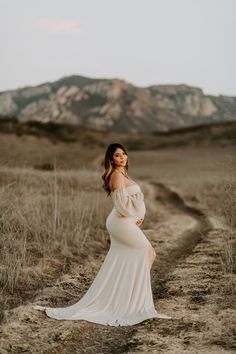 Western Maternity Shoot, Maternity Photo Dresses, Maternity Shoot Dresses, Sparkle Boots, Tulle Maternity Dress, Cute Maternity Dresses, Pregnant Bride, Maternity Photography Poses Pregnancy Pics, Maternity Photoshoot Poses