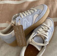 New Balance Pro Court Grey, Shoe Inspo 2023, Retro Shoes Women, Fall Nature Outfit, All New Balance Shoes, Shoes Inspo 2023, Fall Wishlist 2023, Sneakers Fashion New Balance, Shoes To Buy In 2023