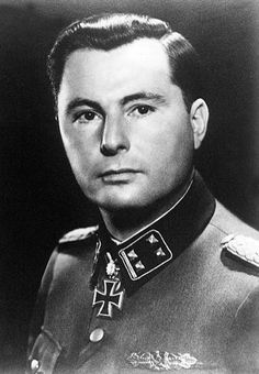 Leon Degrelle 15 June, German Soldiers Ww2, Wwii Photos, German Uniforms, 31 March, Major General, History Pictures, Oak Leaves, German Army