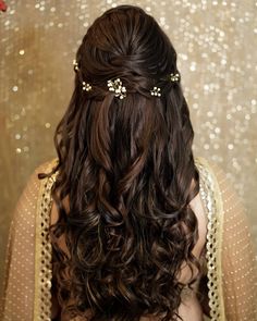 Elegant Mehendi, Reception Hairstyles, Bridal Hairstyle Indian Wedding, Hair Style On Saree, Hairstyle Wedding, Trending Wedding, Engagement Hairstyles, Bridal Hairdo, Bridal Hair Buns